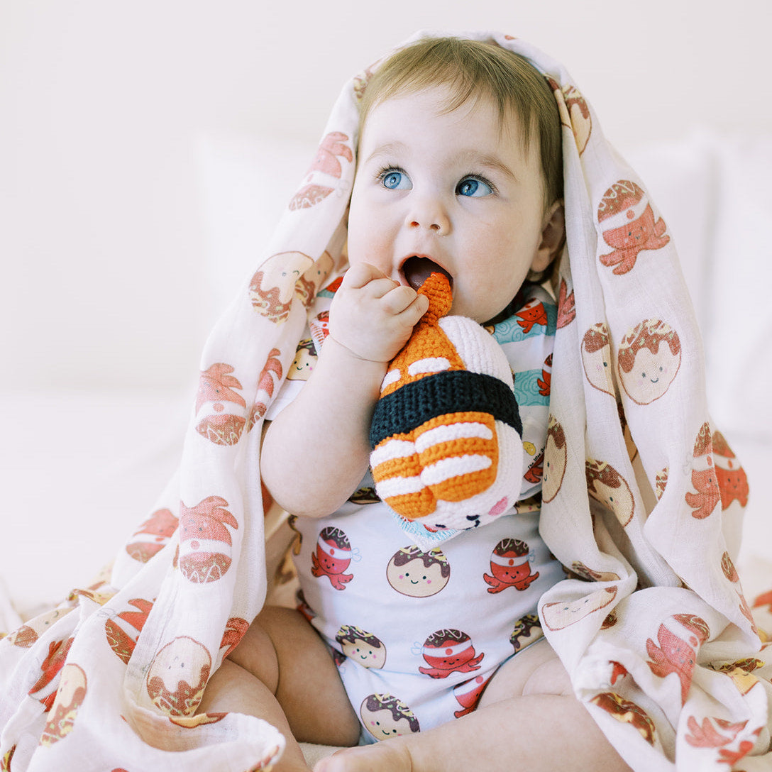 the wee bean organic and sustainable baby gift set blankets and bibs in takoyaki taste of Japan